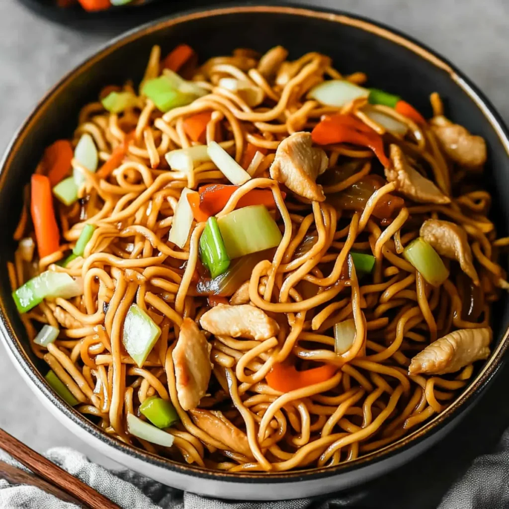 Quick and Easy Chicken Chow Mein Recipe Ready in 25 Minutes